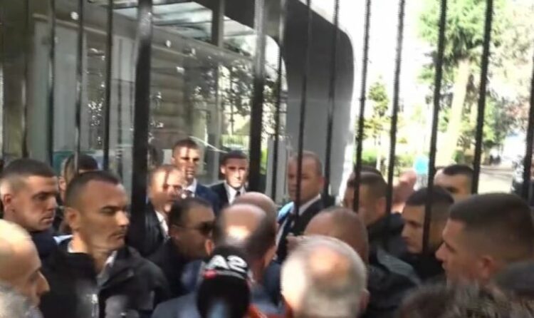 Pas tensioneve, Garda hap derën për deputetët: Do lejohen vetëm ata…