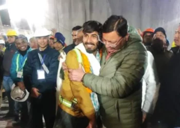 Prej 17 ditësh të bllokuar në tunel, shpëtohen 41 punëtorët në Indi