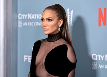 Jennifer Lopez “djeg” Instagramin me pozat sensuale