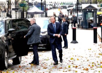 Ish-kryeministri David Cameron konfirmohet si sekretar i ri i Jashtëm