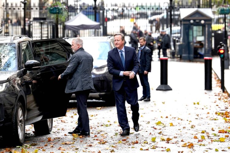 Ish-kryeministri David Cameron konfirmohet si sekretar i ri i Jashtëm