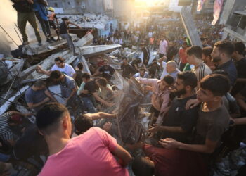 Izraeli bombardon kampin e refugjatëve Magzah në Gaza, 51 të vrarë