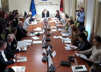 Pas komisionit të Ligjeve, opozita bllokon edhe atë të Shëndetësisë