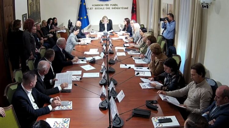 Pas komisionit të Ligjeve, opozita bllokon edhe atë të Shëndetësisë