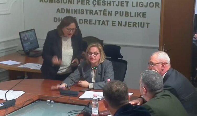 Deputetët e PD bllokojnë Komisionin e Ligjeve, ndërpritet mbledhja