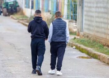 “Daily Express”/ I mituri: 16 vjeç do të iki me gomone në Angli