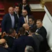 Seanca në Kuvend/ 6 deputetë të opozitës të përjashtuar, çfarë pritet