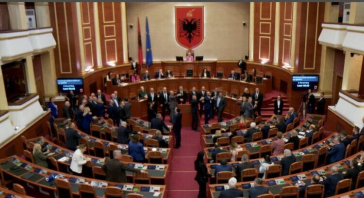 Grupi parlamentar i PS kallëzim penal për deputetin Bledjon Nallbati