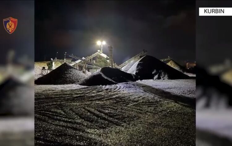 Gërryenin pa leje në lumin Mat, arrestohet administratori i firmës