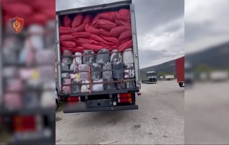 EMRAT/ Lejuan mallra kontrabandë, në kërkim dy doganierë të Kakavijë