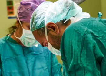 Ndodh edhe kjo! Mjeku lë në mes operacionin sepse nuk i sollën….