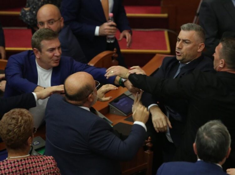 Sherri në Kuvend, Nallbati: Sina më provokoi, u turr të më qëllonte