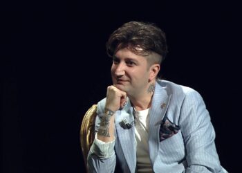 Trendet e flokëve dhe make up/ Olti Shulla: Po kopjojnë Edi Ramën…