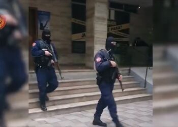 EMRAT/ 25 të arrestuar nga RENEA, sekuestrohen armë dhe drogë