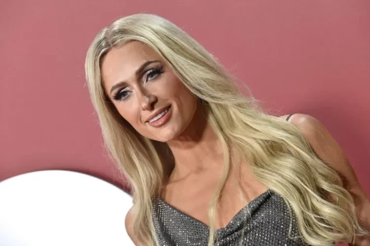 Paris Hilton njofton ardhjen e fëmijës së saj të dytë, surprizon emri