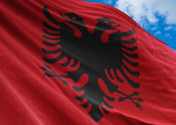 VIDEO/ Ambasada e SHBA uron shqiptarët për Ditën e Pavarësisë