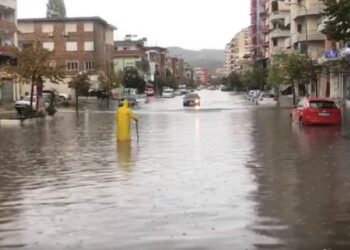 ‘Vlora sot’, deputeti Leskaj publikon pamje nga përmbytja e qytetit