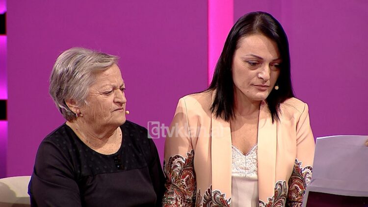 Nëna biologjike refuzon ftesën, Gjebrea i dorëzon një zarf/ Ja reagimi i vajzës