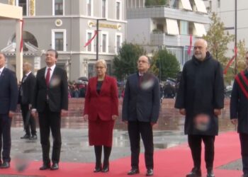Dita e Pavarësisë bashkon Ramën dhe Kurtin në Vlorë, nis ceremonia…