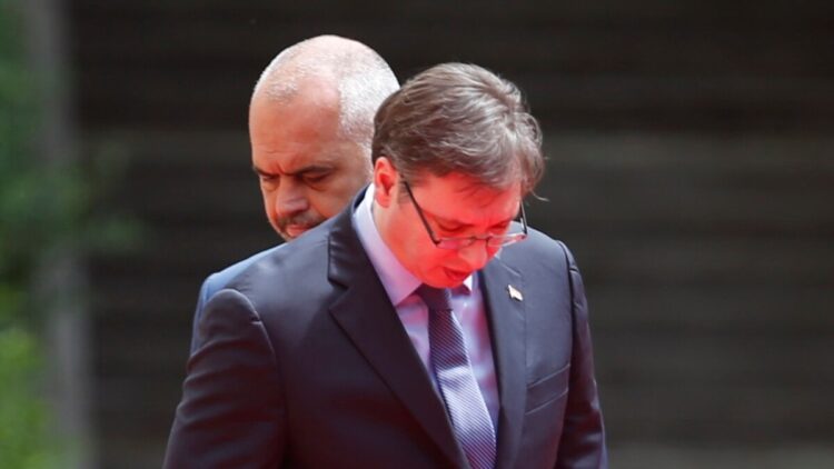 Djegia e flamurit në Tiranë, Serbia notë proteste Shqipërisë