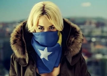 Rita Ora zbulon detaje të një projekti të madh që përfshin Kosovën