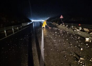 Dibër, Reshjet e shiut shkaktojnë probleme në akset rrugore