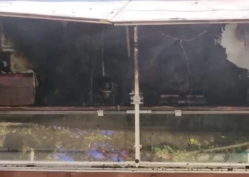 Digjet një rulotë që ofronte ushqim pranë një shkolle në Durrës