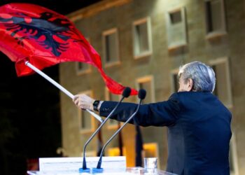 VIDEO/ Berisha uron Ditën e Pavarësisë: Gëzuar Festën e Flamurit!