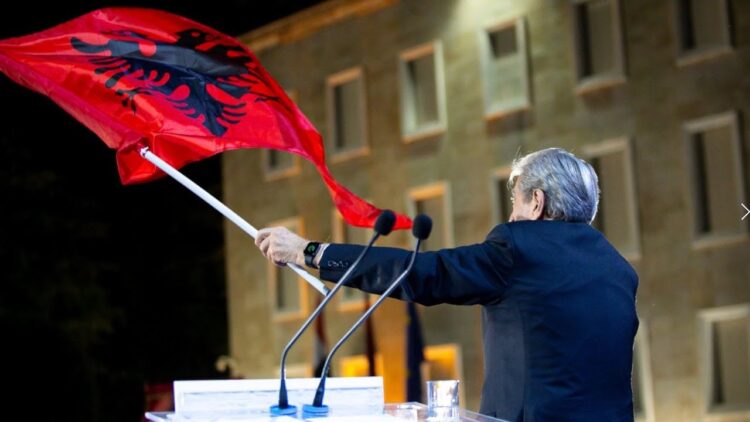 VIDEO/ Berisha uron Ditën e Pavarësisë: Gëzuar Festën e Flamurit!