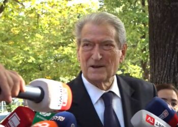 Garda rrethon sërish Kryesinë e Kuvendit, Berisha: Degradim ekstrem