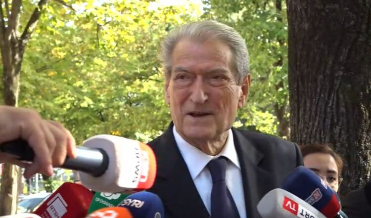 Garda rrethon sërish Kryesinë e Kuvendit, Berisha: Degradim ekstrem