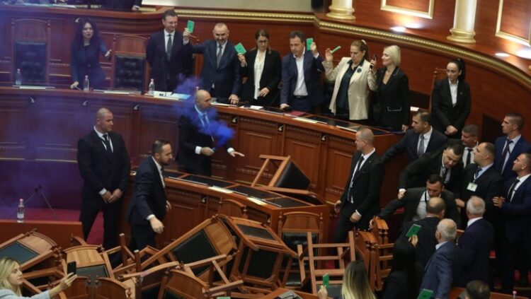 Armë në Parlament? Reagon Garda e Republikës: Pretendim i pavërtetë