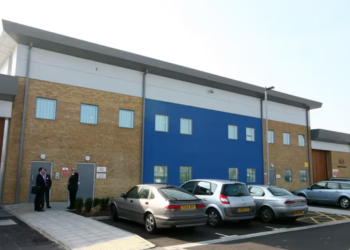 “Ne s’jemi kafshë!”, nisin hetimet pas vdekjes së shqiptarit Angli