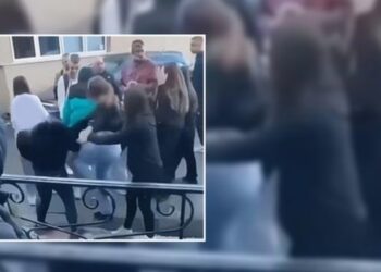 VIDEO/ “Pse ma pe të dashurin’, vajzat kapen prej flokësh në Tiranë