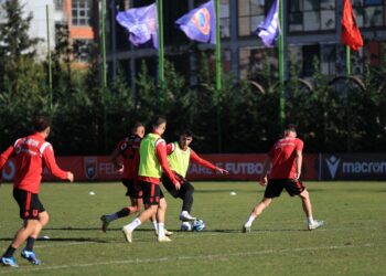 VIDEO/ Nuk humbet kohë, Kombëtarja nis përgatitjet për ndeshjen me Ishujt Faroe