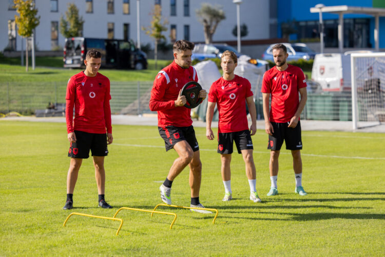 VIDEO/ Kombëtarja zhvillon seancën e radhës stërvitore, grupi i plotë nën urdhrat e Silvinjos