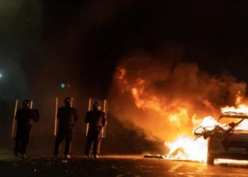 Protesta të dhunshme në Dublin pas sulmit në afërsi të shkollës