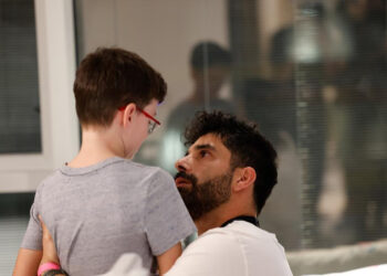 “A të mungova?”/ Fëmijët izraelitë ribashkohen me familjet e tyre