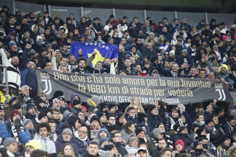Banderola e tifozëve kosovarë në Juventus-Inter: Kemi udhëtuar…
