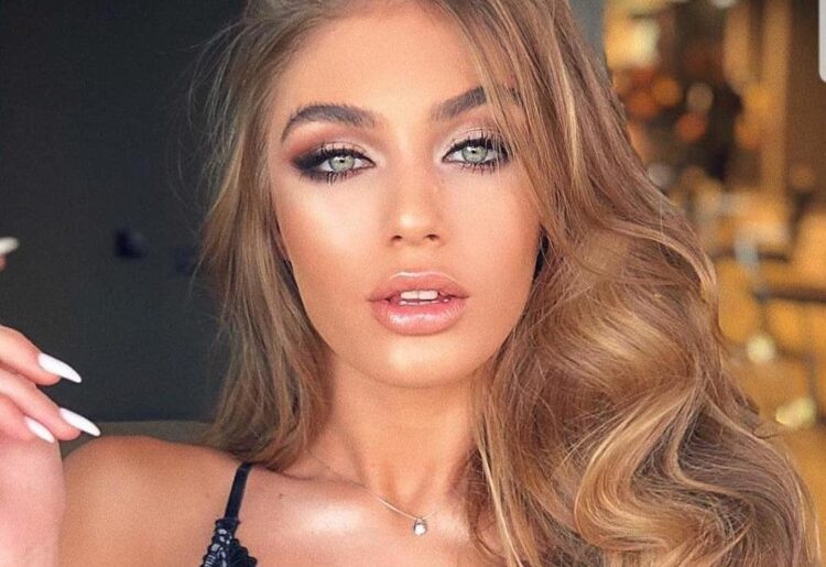 Modelja e njohur i vë ‘flakën’ rrjetit me poza provokuese