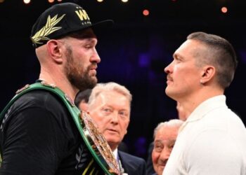 Boks/ Shtyhet dueli i të pamposhturve Usyk-Fury, ja arsyeja