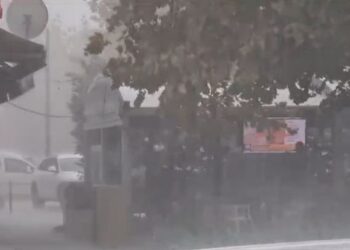 Moti i keq në Vlorë/ Përmbyten rrugët nga reshjet e dendura të shiut