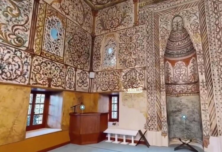 Shiu që bie jashtë futet brenda, rrezikohet xhamia e Et’hem Beut