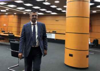 KPA pezullon nga detyra Prokurorin, e çon 1 vit në shkollë