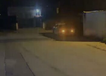 Shkrumbohet gjatë natës një furgon në Vlorë