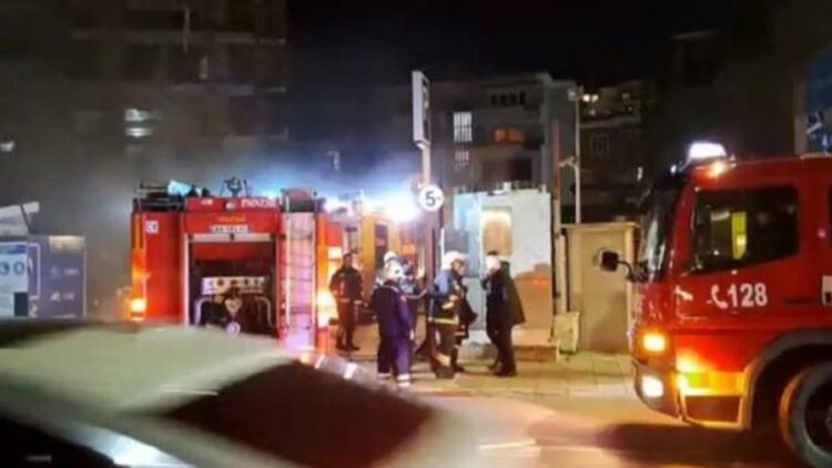 Tragjedi në Tiranë/ Bie zjarr në një banesë, humb jetën 57-vjeçari