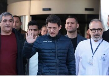 VIDEO/ U dhunua nga presidenti i klubit, arbitri turk del nga spitali