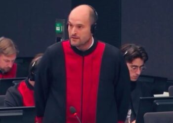 Ndërron jetë avokati i ekipit mbrojtës të Veselit në Hagë