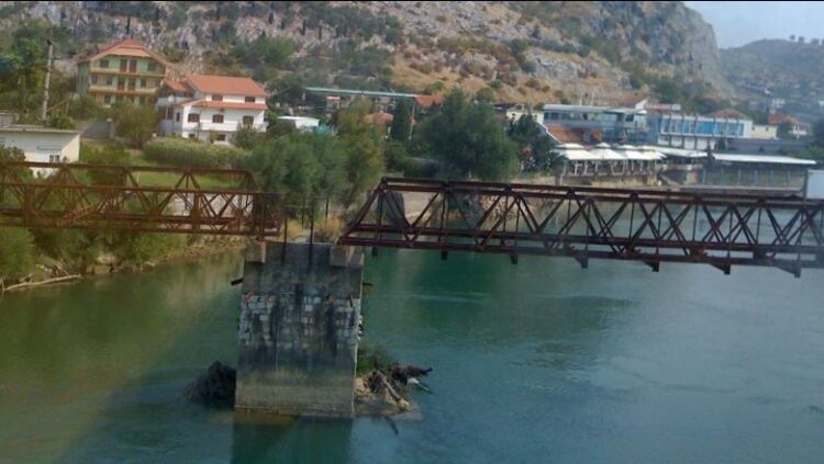 Bie teksa po peshkonte në lumin Buna, vdes 65-vjeçari në Shkodër