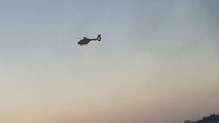 Zjarri në Lushnjë përhapet te banesat e pallatit, mbërrin helikopteri